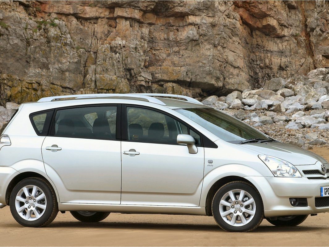 ToyCorollaVerso2004